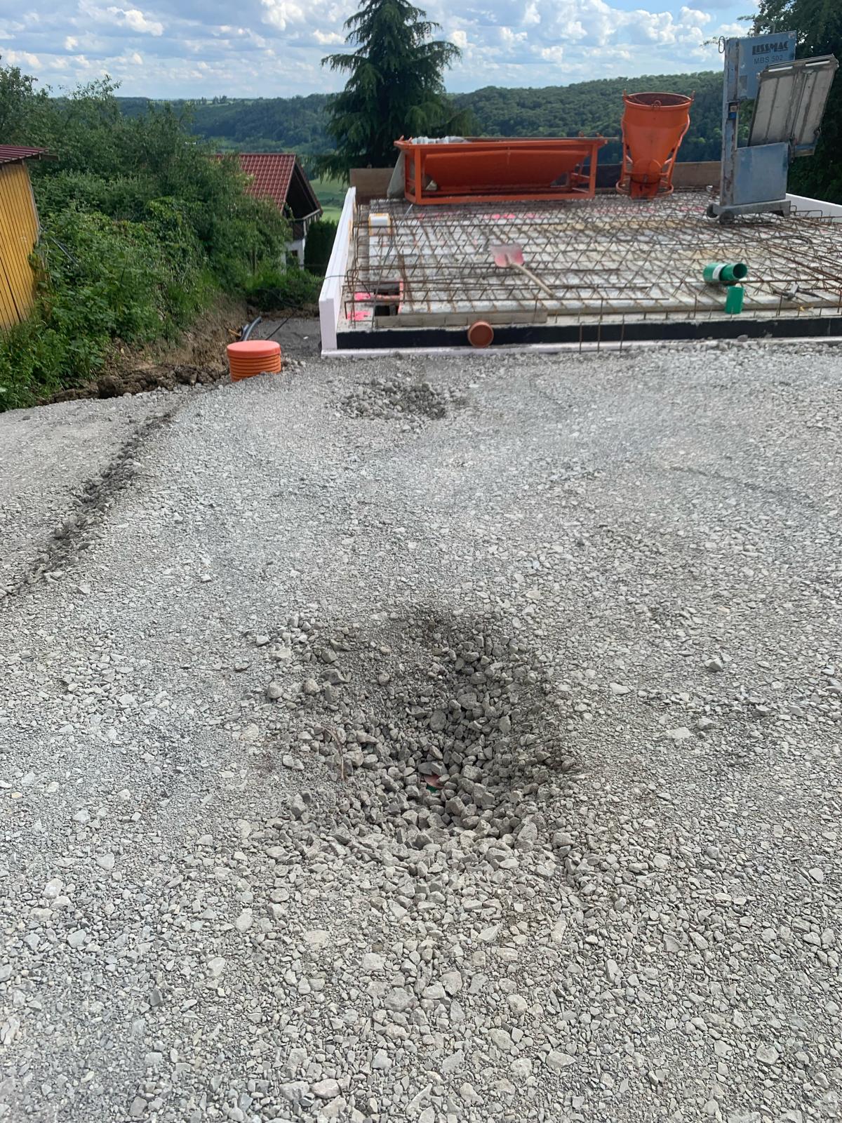Bodenplatte von Vogt Bauunternehmen mit verlegter Bewehrung vor der Betonage